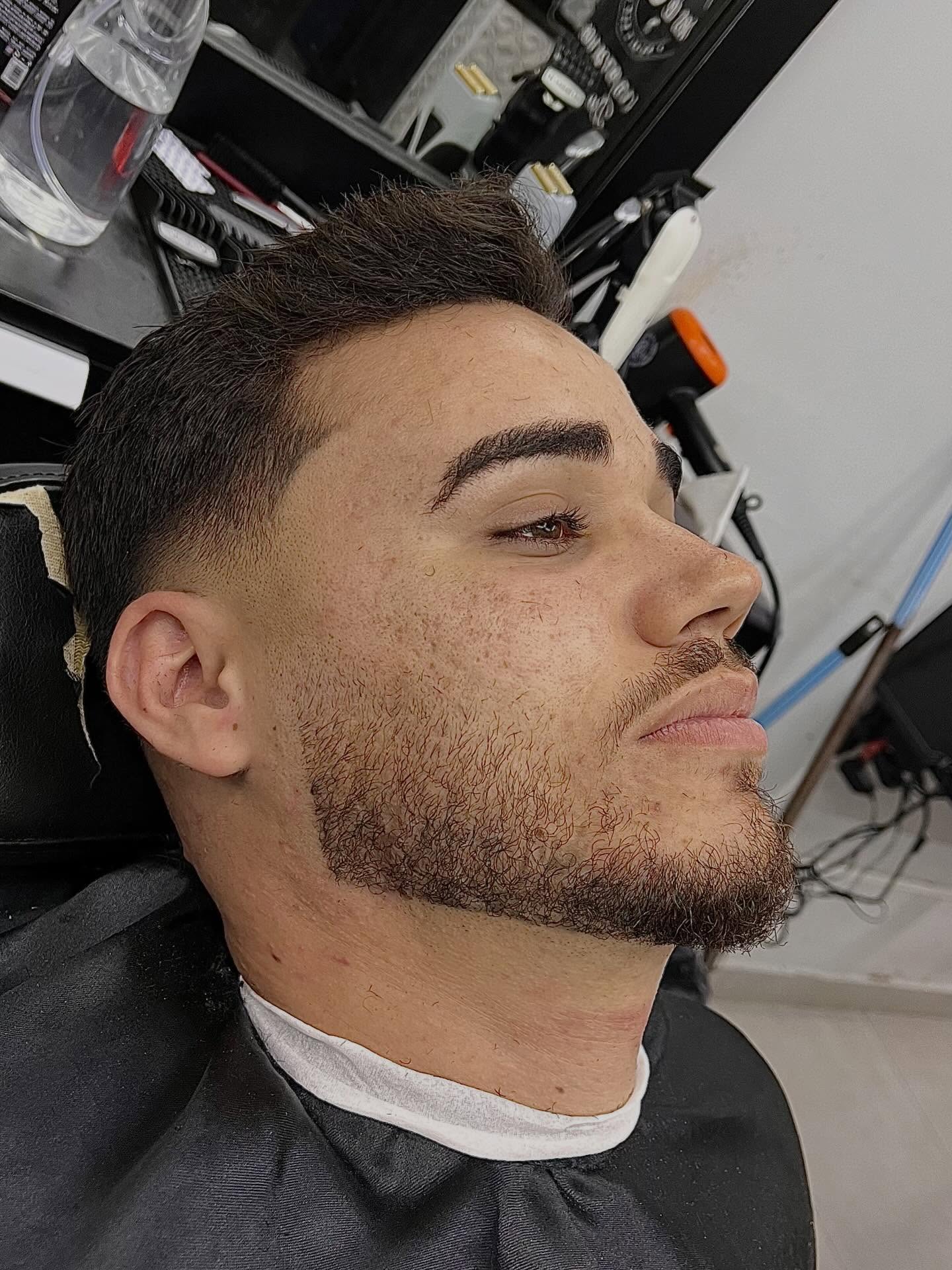 Corte degradê e barba alinhada — Barbearia Soares de Oliveira