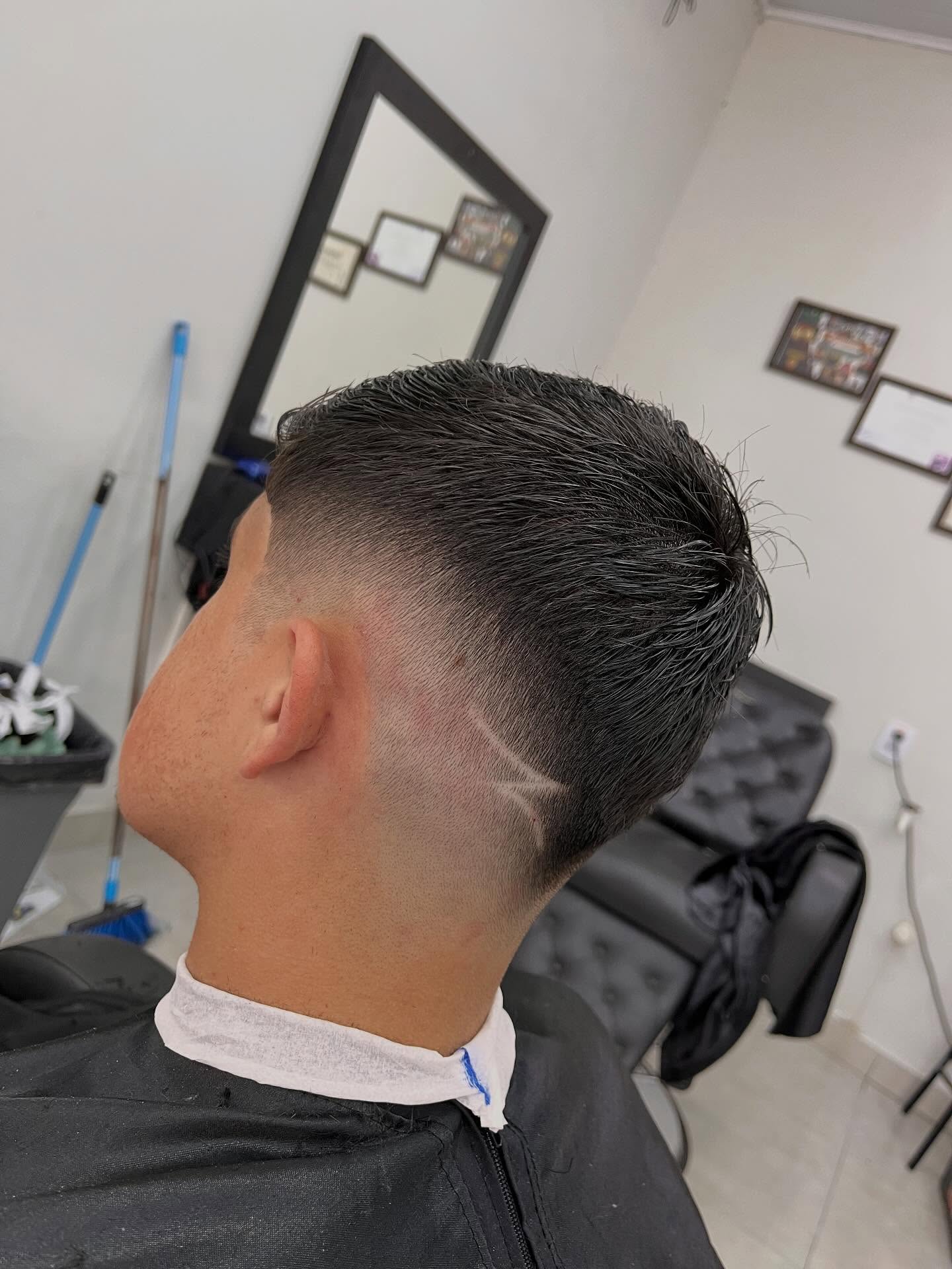 Degradê com desenho na lateral — Barbearia Soares de Oliveira